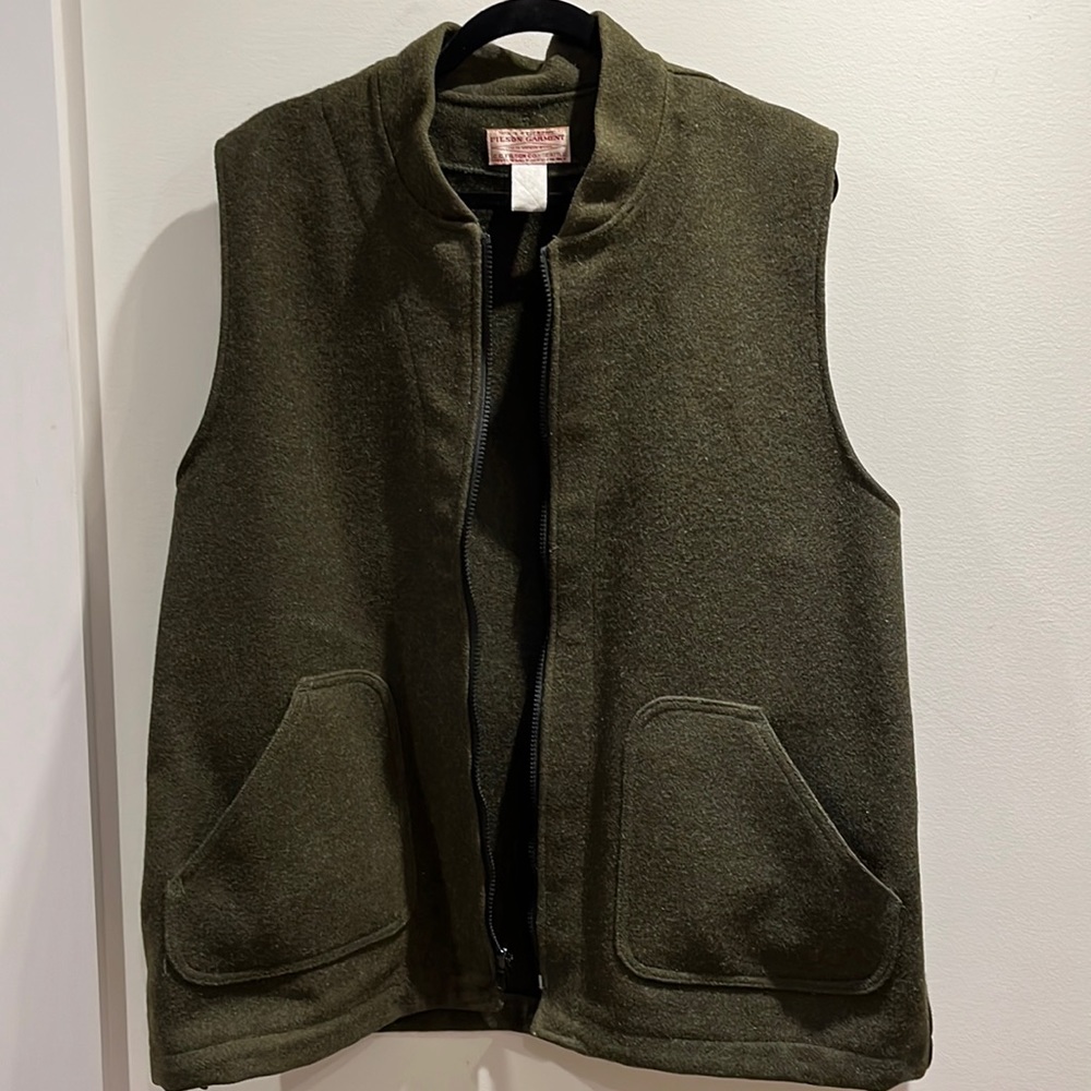 Men’s Filson Mackinaw Wool Vest used but lots of life left